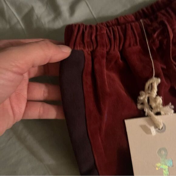 Noe & Zoe Plum Burgundy Velvet Shorts Size 3-6 Months NWT - Picture 2 of 5